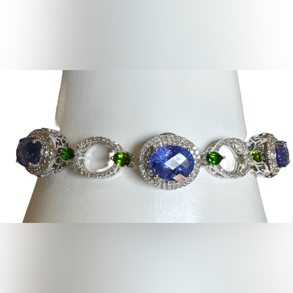 Tanzanite and diamond bracelet 💜💚